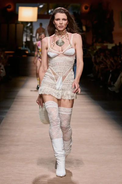 Look 48